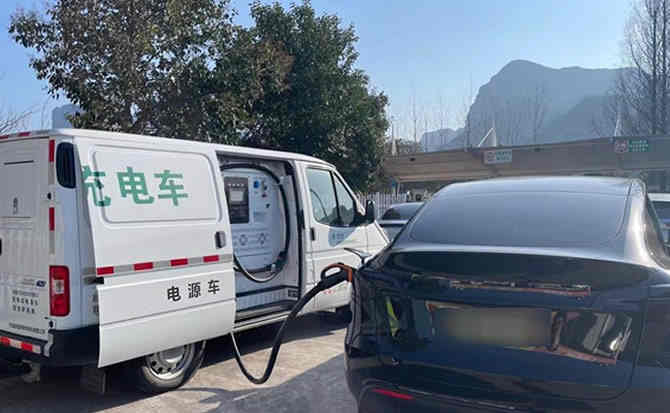 武强汽车搭电